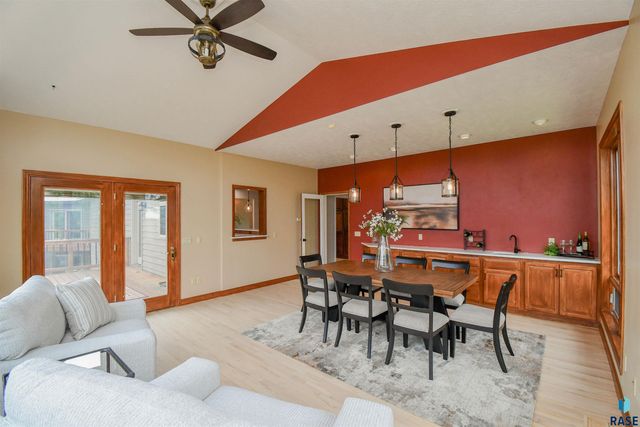 4800 S Caraway Cir Circle, Sioux Falls, SD 57108