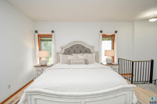 4800 S Caraway Cir Circle, Sioux Falls, SD 57108