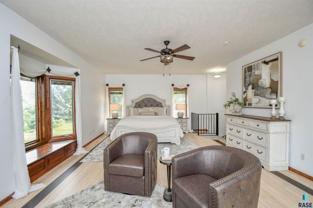 4800 S Caraway Cir Circle, Sioux Falls, SD 57108