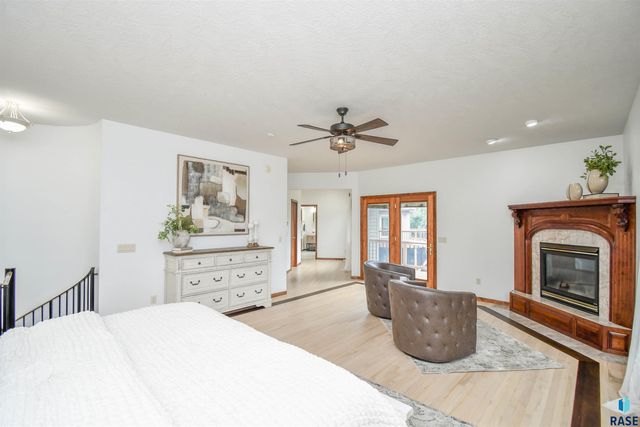 4800 S Caraway Cir Circle, Sioux Falls, SD 57108