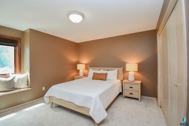 4800 S Caraway Cir Circle, Sioux Falls, SD 57108