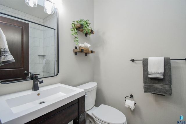 4800 S Caraway Cir Circle, Sioux Falls, SD 57108