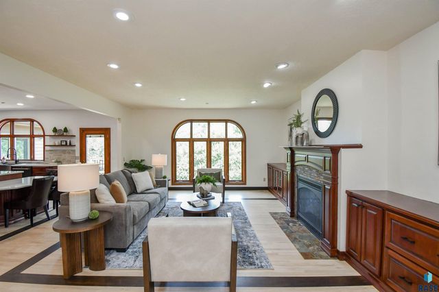 4800 S Caraway Cir Circle, Sioux Falls, SD 57108
