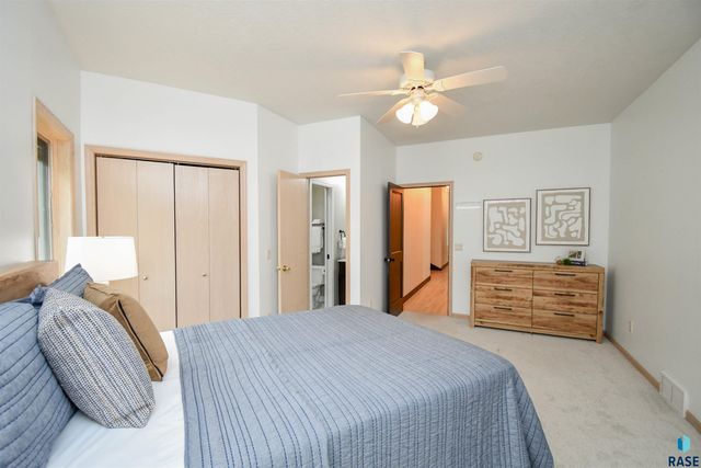 4800 S Caraway Cir Circle, Sioux Falls, SD 57108