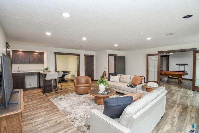 4800 S Caraway Cir Circle, Sioux Falls, SD 57108