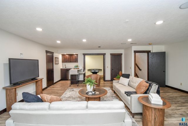 4800 S Caraway Cir Circle, Sioux Falls, SD 57108