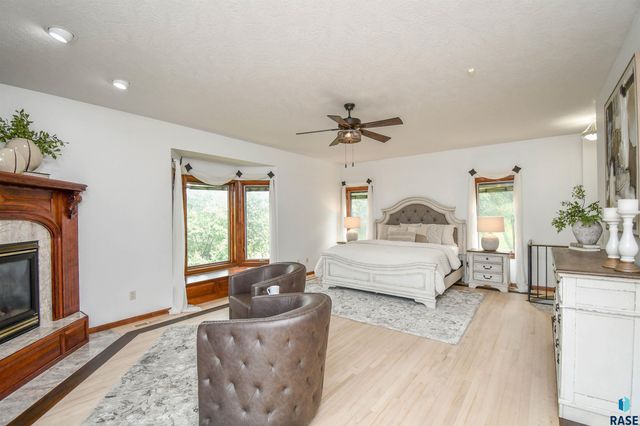 4800 S Caraway Cir Circle, Sioux Falls, SD 57108