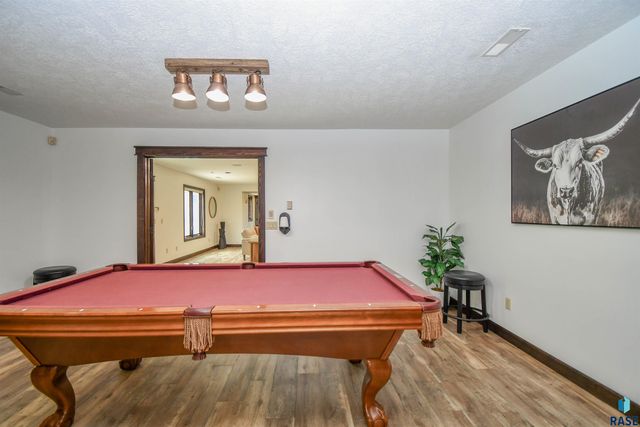 4800 S Caraway Cir Circle, Sioux Falls, SD 57108
