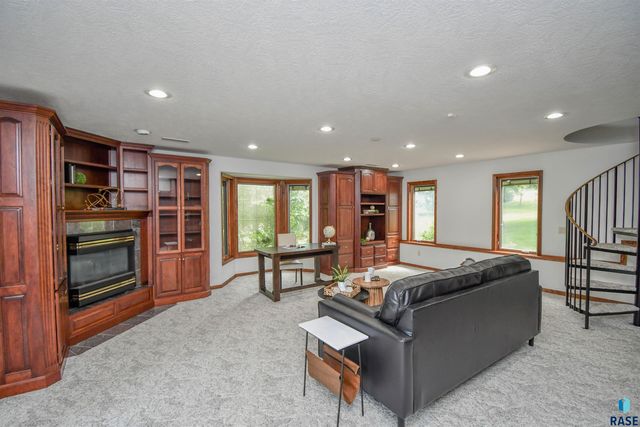 4800 S Caraway Cir Circle, Sioux Falls, SD 57108