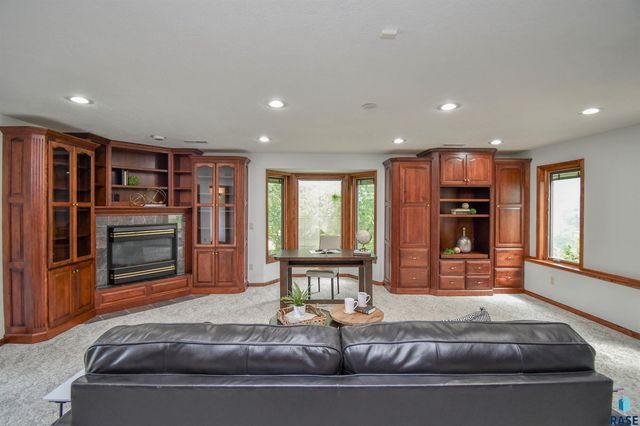 4800 S Caraway Cir Circle, Sioux Falls, SD 57108