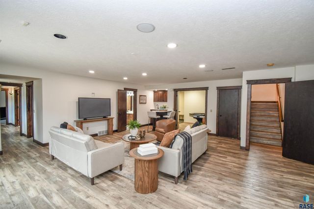 4800 S Caraway Cir Circle, Sioux Falls, SD 57108