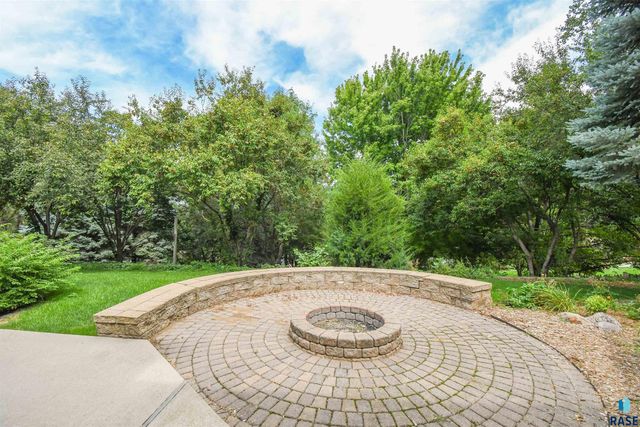 4800 S Caraway Cir Circle, Sioux Falls, SD 57108