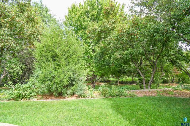 4800 S Caraway Cir Circle, Sioux Falls, SD 57108