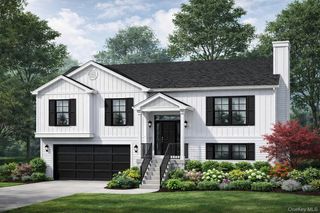 455-4 Middle Road, Riverhead, NY 11901