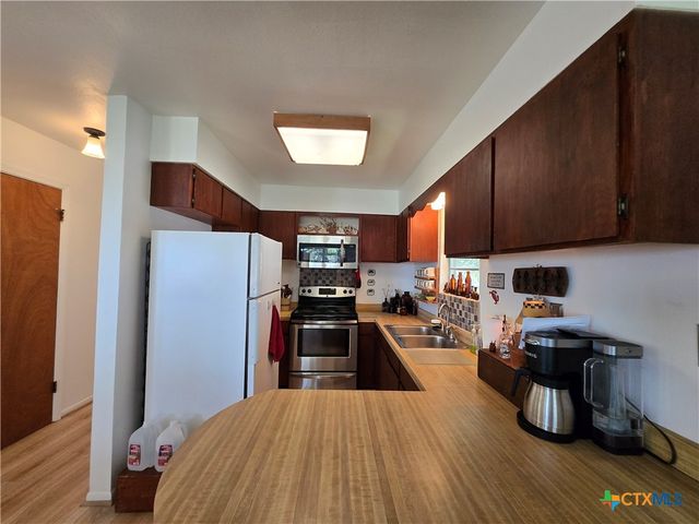 2182 W Bayshore Drive, Palacios, TX 77465