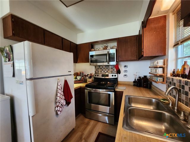 2182 W Bayshore Drive, Palacios, TX 77465