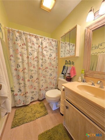 2182 W Bayshore Drive, Palacios, TX 77465