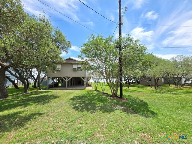 2182 W Bayshore Drive, Palacios, TX 77465