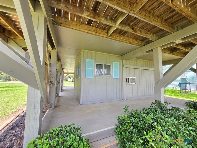 2182 W Bayshore Drive, Palacios, TX 77465