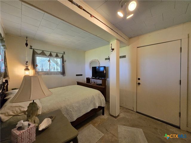 2182 W Bayshore Drive, Palacios, TX 77465
