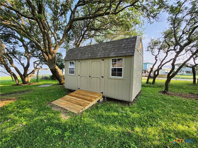 2182 W Bayshore Drive, Palacios, TX 77465
