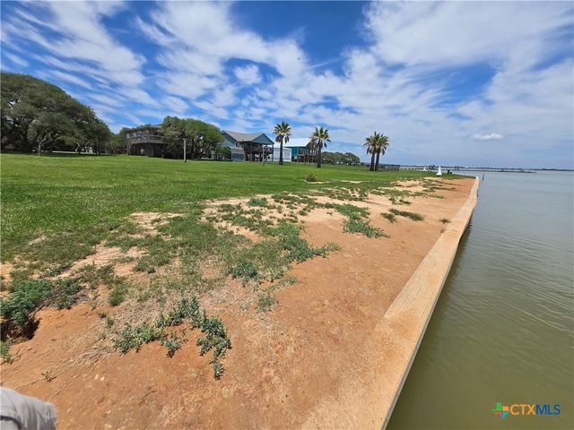 2182 W Bayshore Drive, Palacios, TX 77465