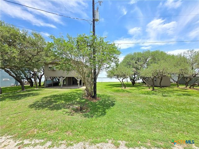 2182 W Bayshore Drive, Palacios, TX 77465