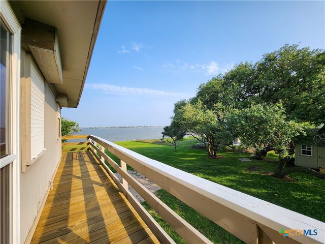 2182 W Bayshore Drive, Palacios, TX 77465