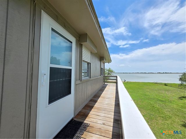 2182 W Bayshore Drive, Palacios, TX 77465