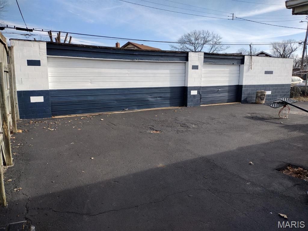 7950 N Broadway, St Louis, MO 63147