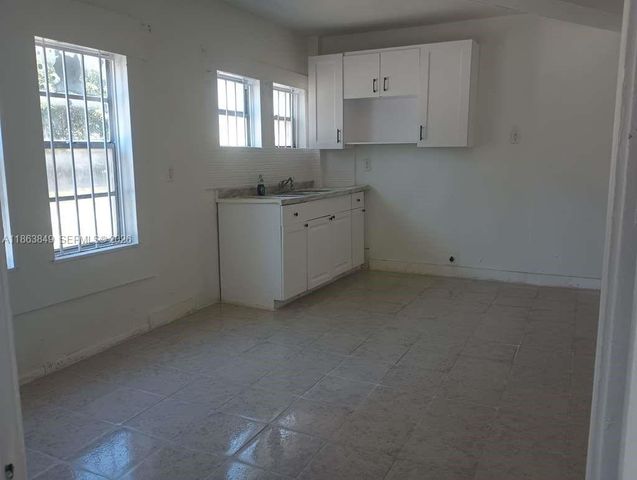1925 NW 56th St, Miami, FL 33142