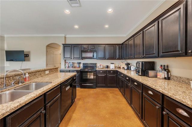 3303 Airborne Avenue, College Station, TX 77845