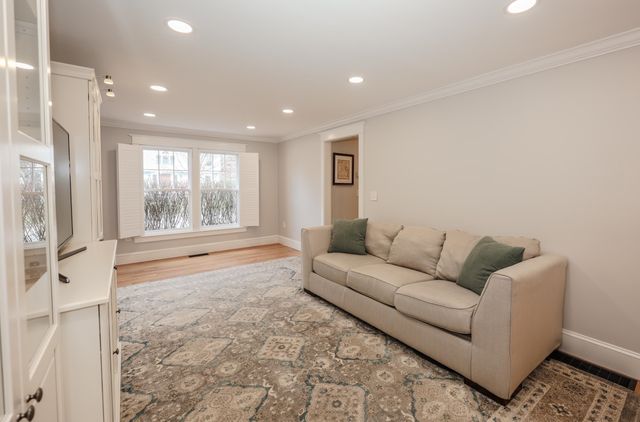 41 Pinebrook Road, Nashua, NH 03062