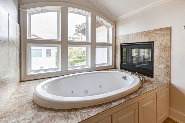 5410 Valerie St, Bellaire, TX 77401