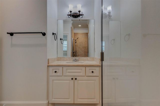 5410 Valerie St, Bellaire, TX 77401