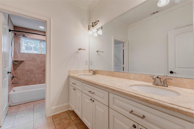 5410 Valerie St, Bellaire, TX 77401