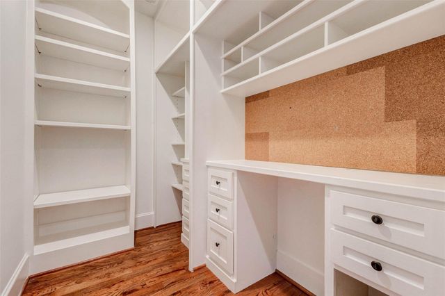 5410 Valerie St, Bellaire, TX 77401