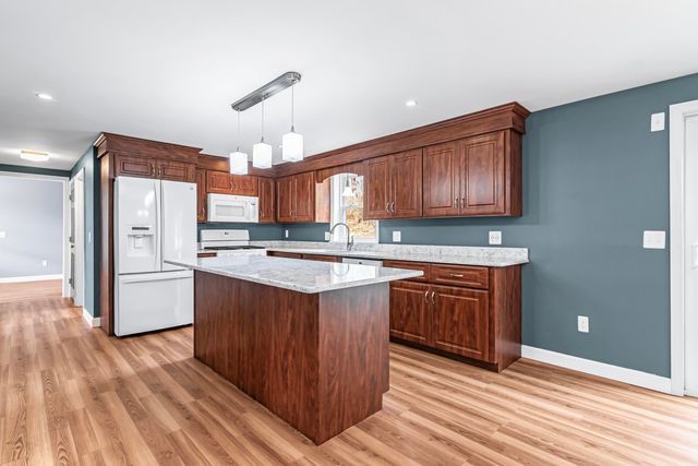 149 Barretts Hill Road, Hudson, NH 03051