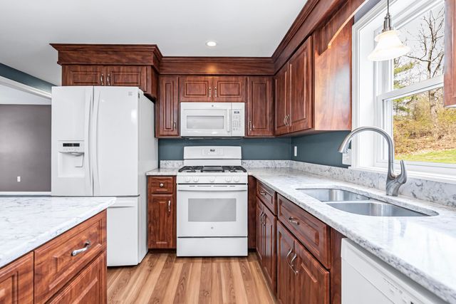 149 Barretts Hill Road, Hudson, NH 03051