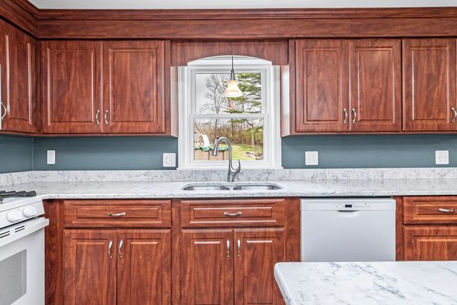 149 Barretts Hill Road, Hudson, NH 03051