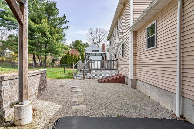 149 Barretts Hill Road, Hudson, NH 03051