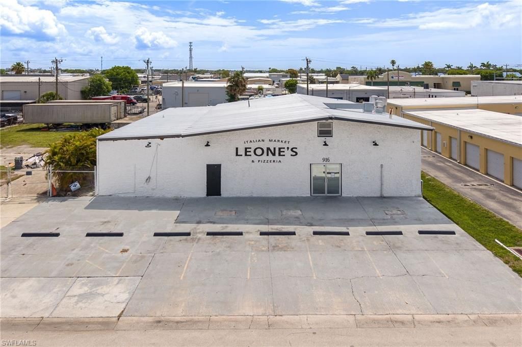 916 SE 14th AVE, CAPE CORAL, FL 33990 — exterior