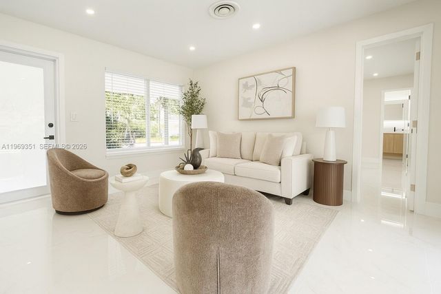 3801 NE 16th Ter, Oakland Park, FL 33334