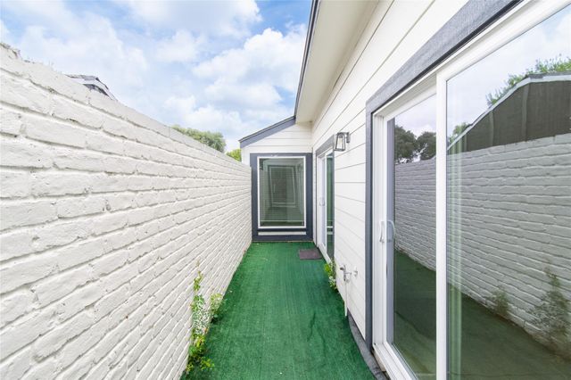 6423 Coachwood Drive, Houston, TX 77035