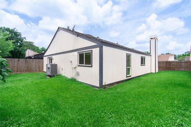 6423 Coachwood Drive, Houston, TX 77035