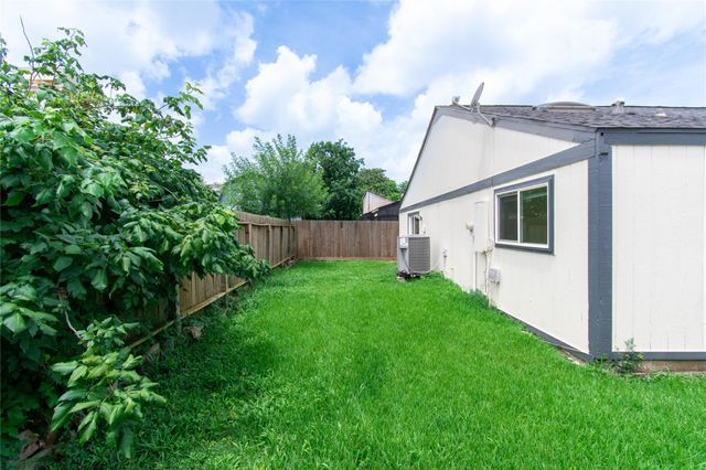 6423 Coachwood Drive, Houston, TX 77035