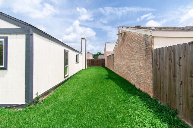 6423 Coachwood Drive, Houston, TX 77035