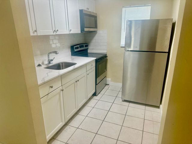 22 NW 8th Avenue NW 1-4, Dania Beach, FL 33004