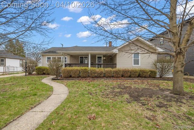 1920 E Saratoga Street, Ferndale, MI 48220