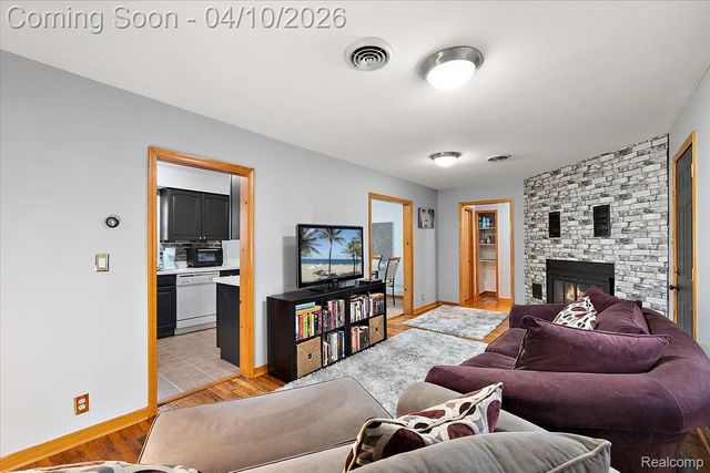 1920 E Saratoga Street, Ferndale, MI 48220